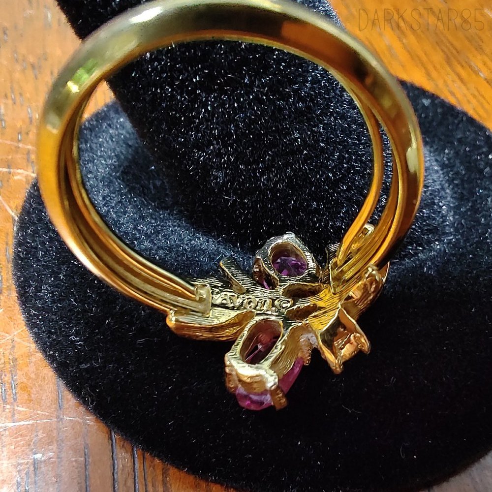 Vintage Avon Gold Tone Ring With Pink and Clear Rhinestones Adjustable Size 6 - Picture 3 of 5